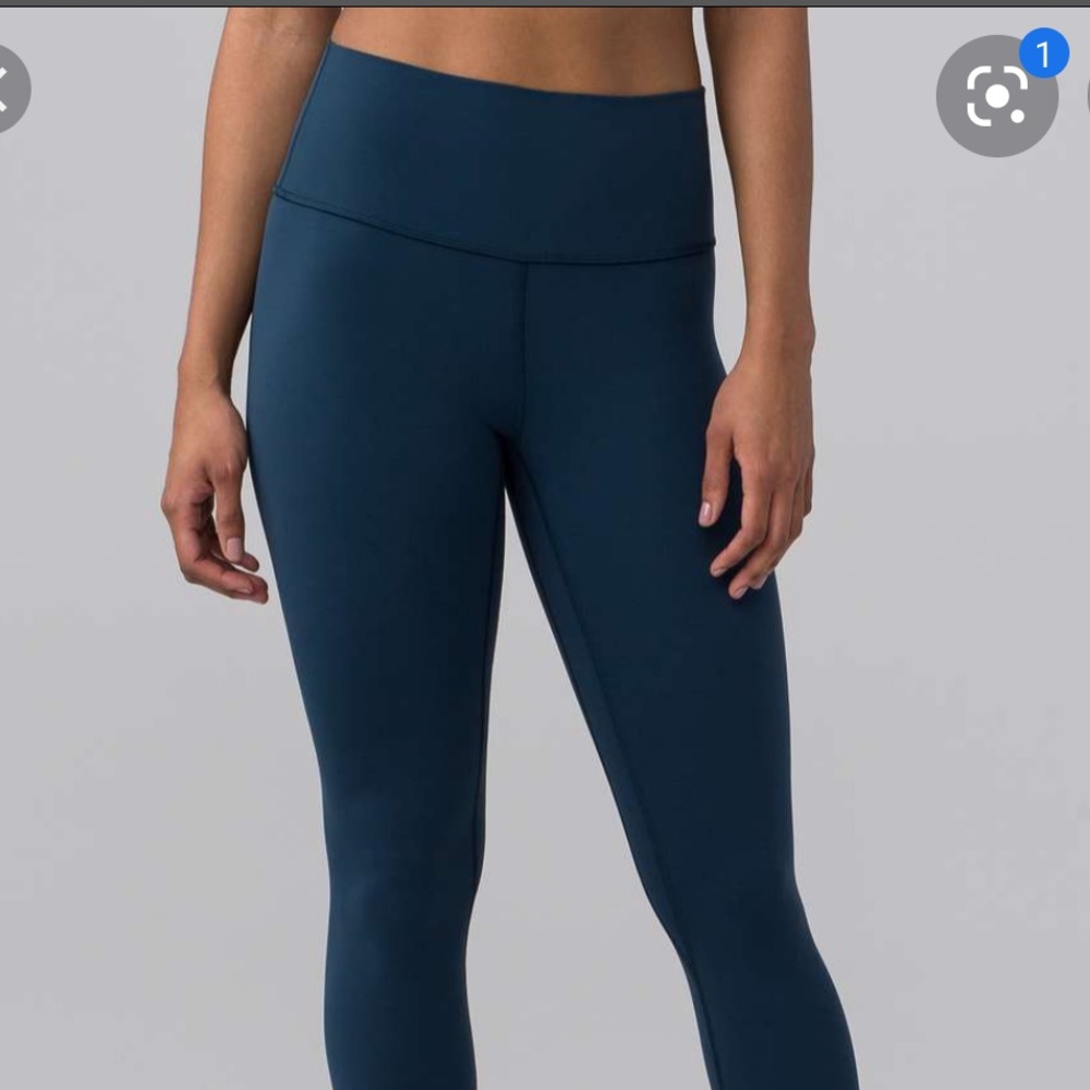 NWOT align crop sz 2